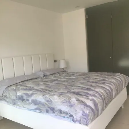 The Waves, Luxurious 5*, Wifi, Olympic Pool Lägenhet *
