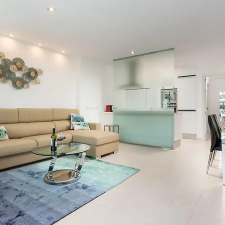 The Waves, Luxurious 5*, Wifi, Olympic Pool Apartament