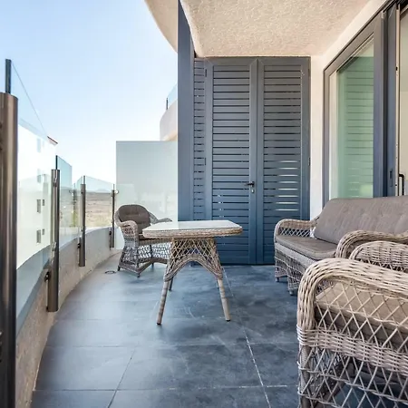 The Waves, Luxurious 5*, Wifi, Olympic Pool Apartment *